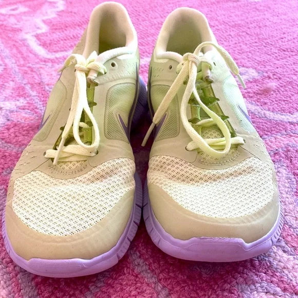 Women’s Nike Free Run 3 Series. - Picture 3 of 5